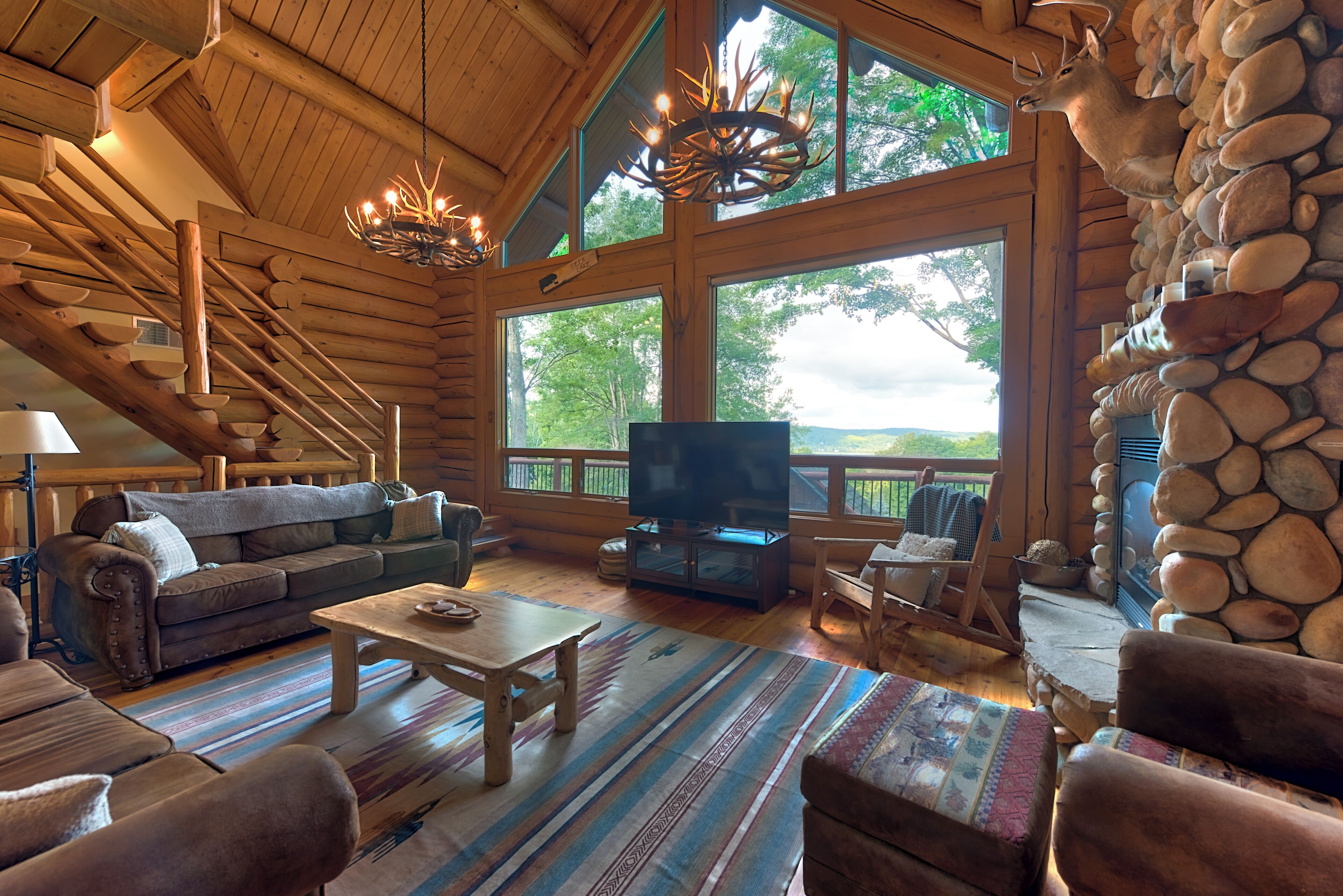 Smart-tv, pejs, bordfodbold, bordtennisbord