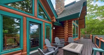 UpNorth Chalet: Hot Tub, Game Room & Sauna