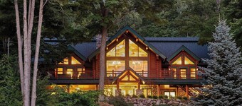 UpNorth Chalet: Hot Tub, Game Room & Sauna