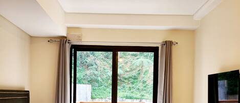 1 bedroom, bed sheets