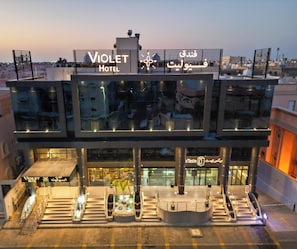In-room safe, desk, laptop workspace, soundproofing - Violet Hotel (Yanbu)