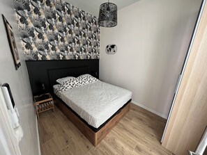 1 bedroom, iron/ironing board, free WiFi, bed sheets