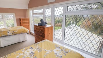 5 bedrooms, individually decorated, individually furnished, free WiFi