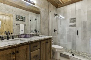Shower, hair dryer, towels - Fireside Chalet | Ellijay, GA (Ellijay)