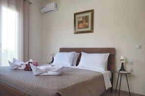 3 slaapkamers, een strijkplank/strijkijzer, internet, beddengoed