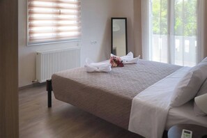 3 habitaciones, tabla de planchar con plancha, internet y ropa de cama 