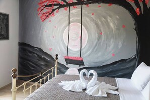 3 bedrooms, iron/ironing board, internet, bed sheets