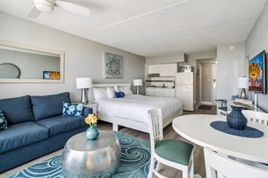 Living area - 6201 Ocean Ave, Unit 414 - The Nassau Inn (Wildwood)