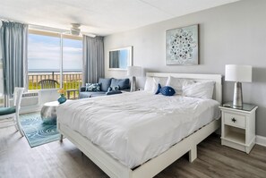 Een strijkplank/strijkijzer, gratis wifi, beddengoed