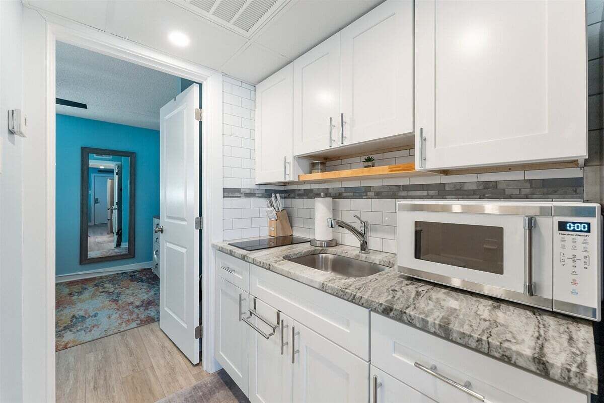 Fridge, microwave, stovetop, coffee/tea maker