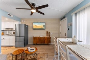 Fridge, coffee/tea maker, blender