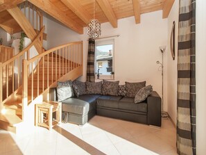 Tv, eldstad och dvd-spelare