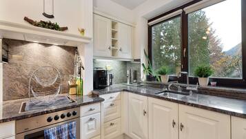 Fridge, microwave, oven, stovetop