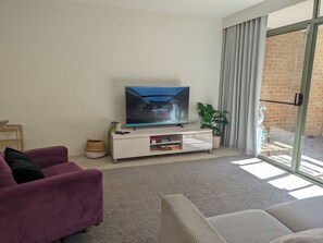 Unclassified image, 3 of 24, button