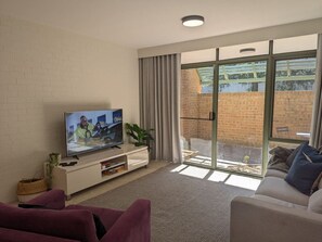 Unclassified image, 2 of 24, button