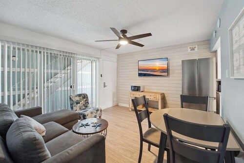 Driftwood Escape: 3 Br Condo with Two Heated Pools