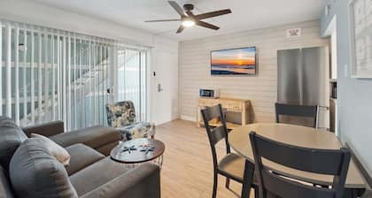 Driftwood Escape: 3 Br Condo with Two Heated Pools