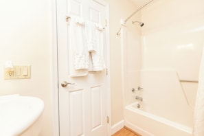 Towels - Ocean Glass Condominiums (Rehoboth Beach)
