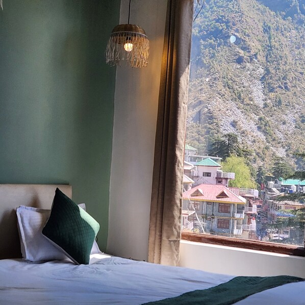 Single Room, Balcony | Desk, laptop workspace, free WiFi, bed sheets - Hotel Mahadev (Dharamshala)
