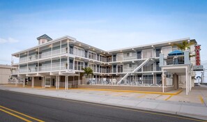 Exterior - Tides & Tranquility: Your Perfect Beach Getaway (North Wildwood)