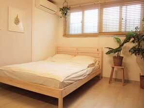 9 bedrooms, WiFi, bed sheets