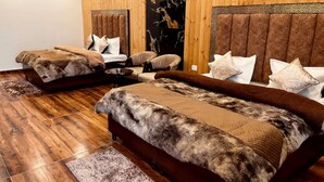 6 bedrooms, iron/ironing board, WiFi - Best hotel with Best View AC, WiFi in wonderful Mussoorie (Mussoorie)