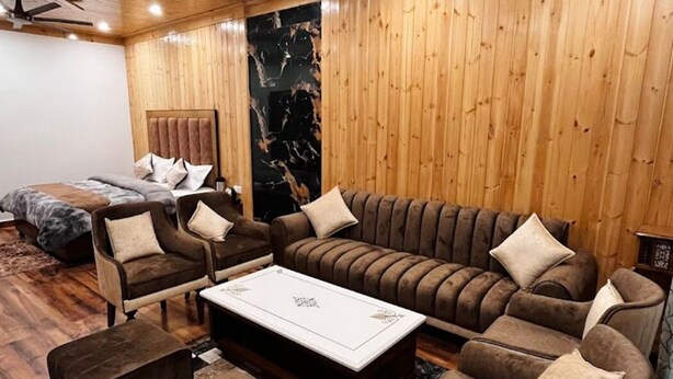 A cozy room with a bed, a large sofa, two armchairs, and a coffee table. - Best hotel with Best View AC, WiFi in wonderful Mussoorie (Mussoorie)