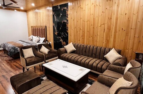 Best hotel with Best View AC, WiFi in wonderful Mussoorie