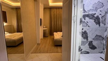 Classic Room, Garden View | 2 bilik tidur, meja, ruang kerja komputer riba