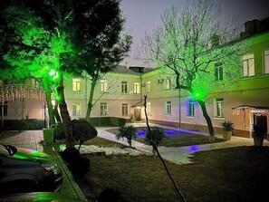 Garden view - Armon Apart Hotel (Khujand)