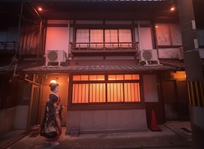 Exterior - Machiya:Blending Tradition and Modern Comfort in a Private Whole-House Rental (京都市)