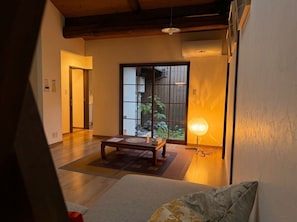 Smart TV - Machiya:Blending Tradition and Modern Comfort in a Private Whole-House Rental (京都市)