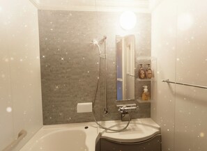 Dusche, Haartrockner, Bidet, Handtücher