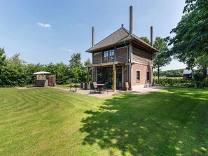 Exterior - Lush holiday home with a private Hot Tub (Zeeland)