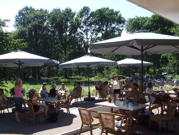 Buiten dineren