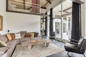 TV connectée, cheminée, lecteur de DVD