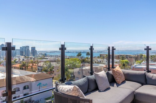 NEW BUILD-ideal San Diego location, Little Italy, Gaslamp-WiFi, AC, 2x King beds