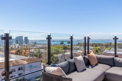 NEW BUILD-ideal San Diego location, Little Italy, Gaslamp-WiFi, AC, 2x King beds