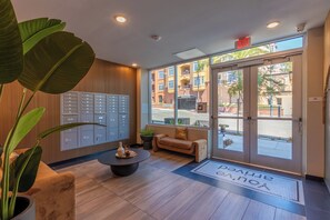 Interior - NEW BUILD-ideal San Diego location, Little Italy, Gaslamp-WiFi, AC, 2x King beds (San Diego)