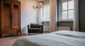 6 bedrooms, iron/ironing board, free WiFi