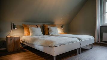 6 bedrooms, iron/ironing board, free WiFi
