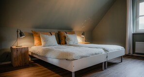 6 quartos, ferros/tábuas de passar roupa, Wi-Fi de cortesia
