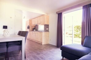 Interior - Riverside Chalet Retreat (Zuna)