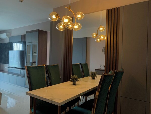 In-room dining - Morich Suite Antasari (Pagedangan)