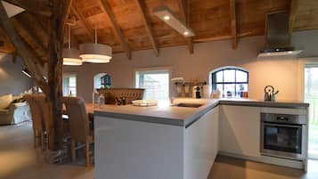 Oven, dishwasher, coffee/tea maker, highchair