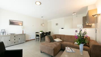 Een televisie en een dvd-speler