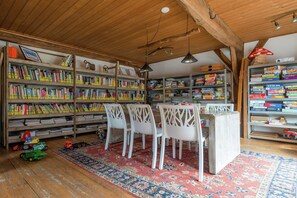 Games room - Apartment in Netherlands with Scenic Meadows (Heeten)