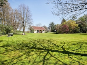 Exterior - Family residence with large garden (Heino)