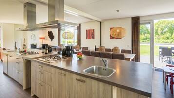 Fridge, microwave, dishwasher, coffee/tea maker