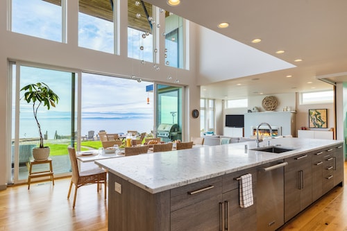 Chic Whidbey Island Waterfront Home w/ Hot Tub, Firepits + Views